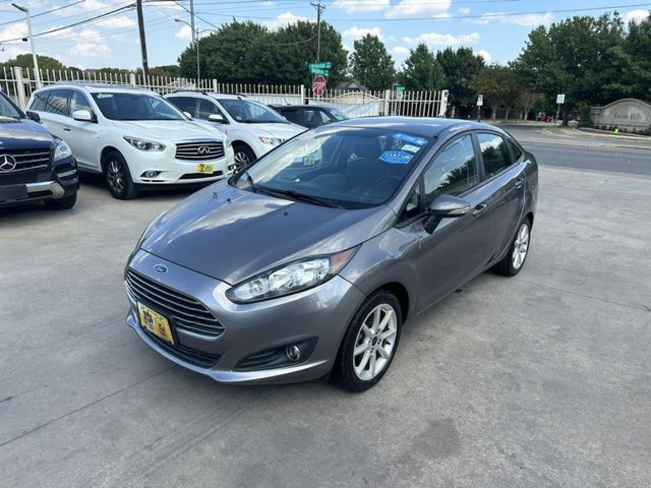 2014 Ford Fiesta Se - Фото 5