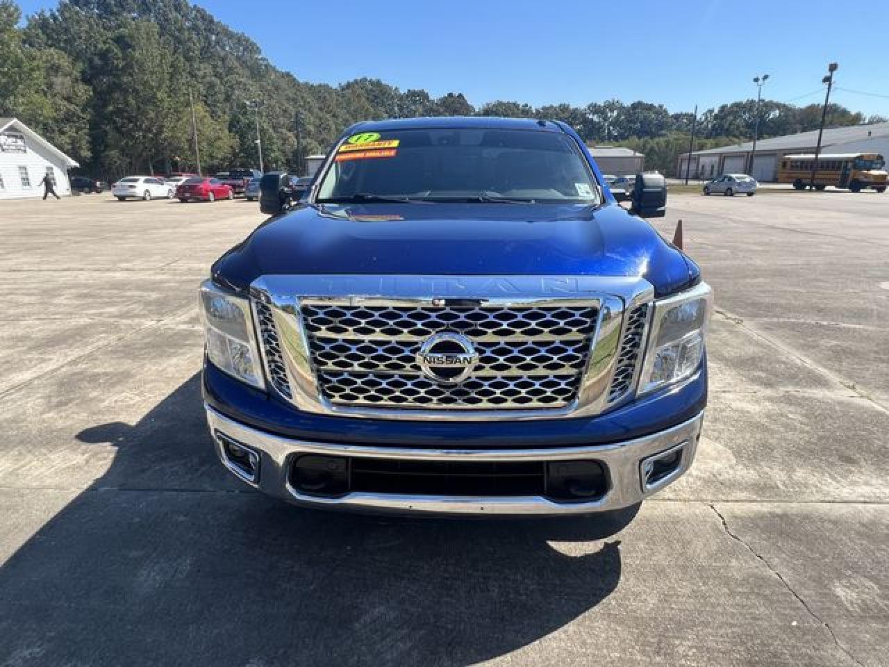 2017 Nissan Titan Sv - Image 5