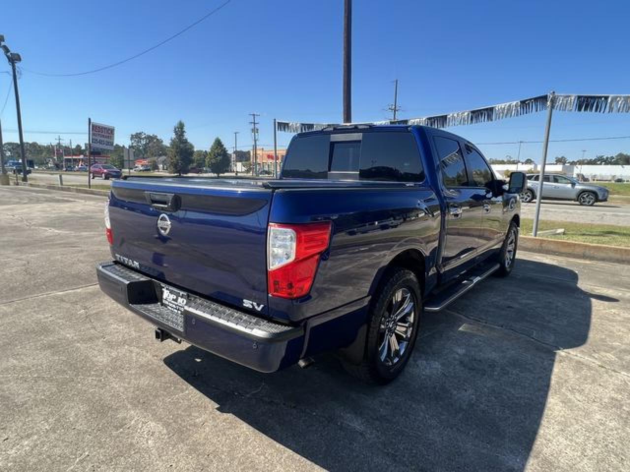 2017 Nissan Titan Sv - Image 3