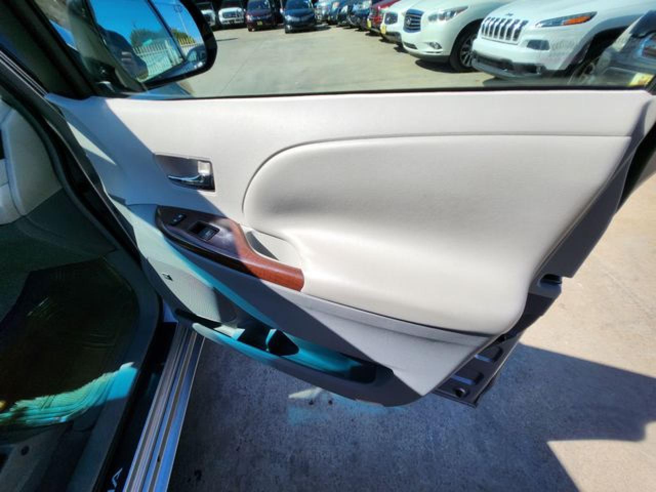 2011 Toyota Sienna Xle - Фото 6