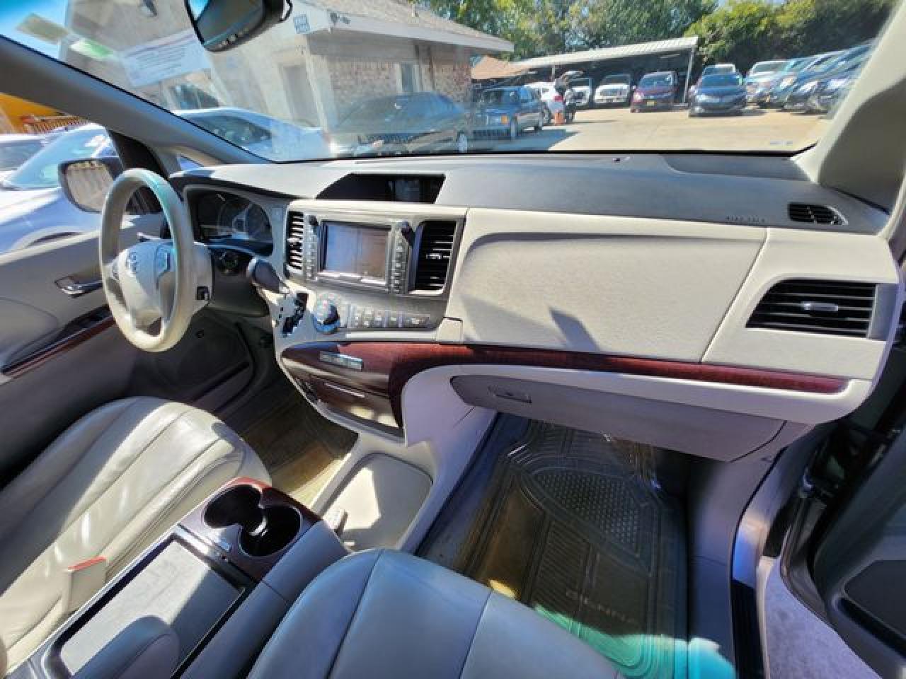 2011 Toyota Sienna Xle - Фото 7