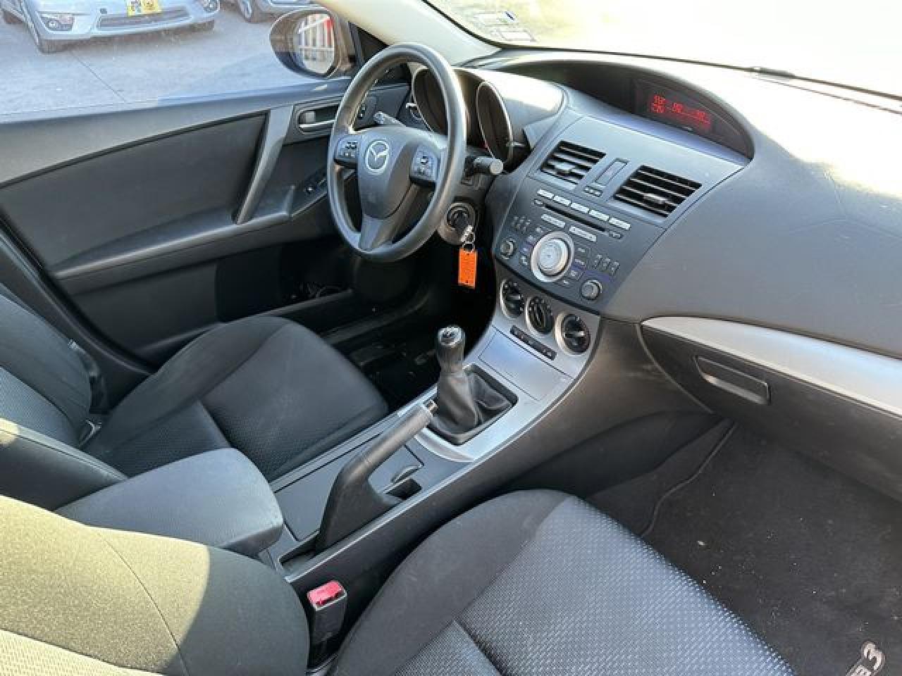 2010 Mazda 3 I - Image 4