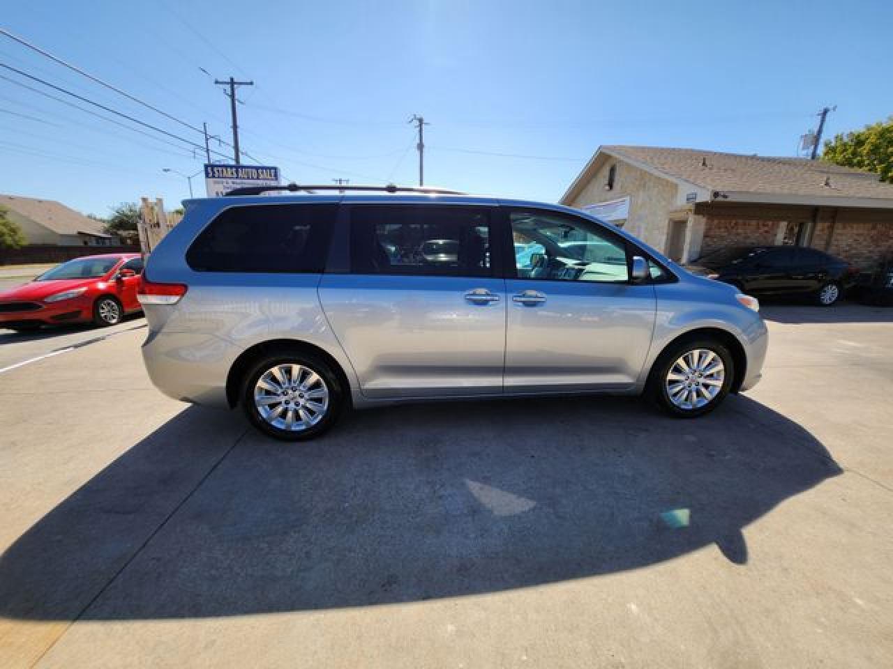 2011 Toyota Sienna Xle - Фото 3