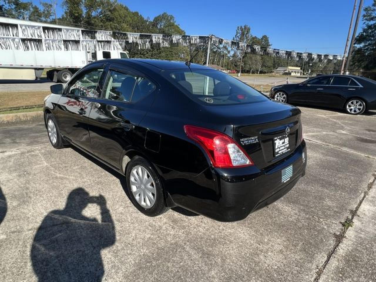 2016 Nissan Versa S - Фото 2