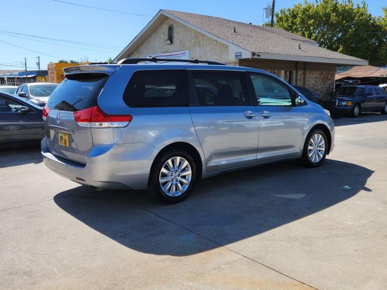 2011 Toyota Sienna Xle - Фото 4