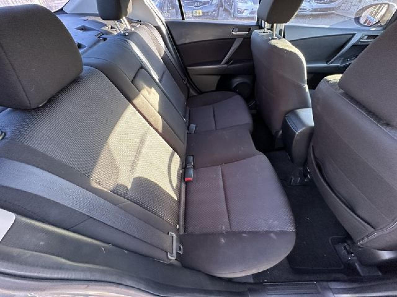 2010 Mazda 3 I - Image 5