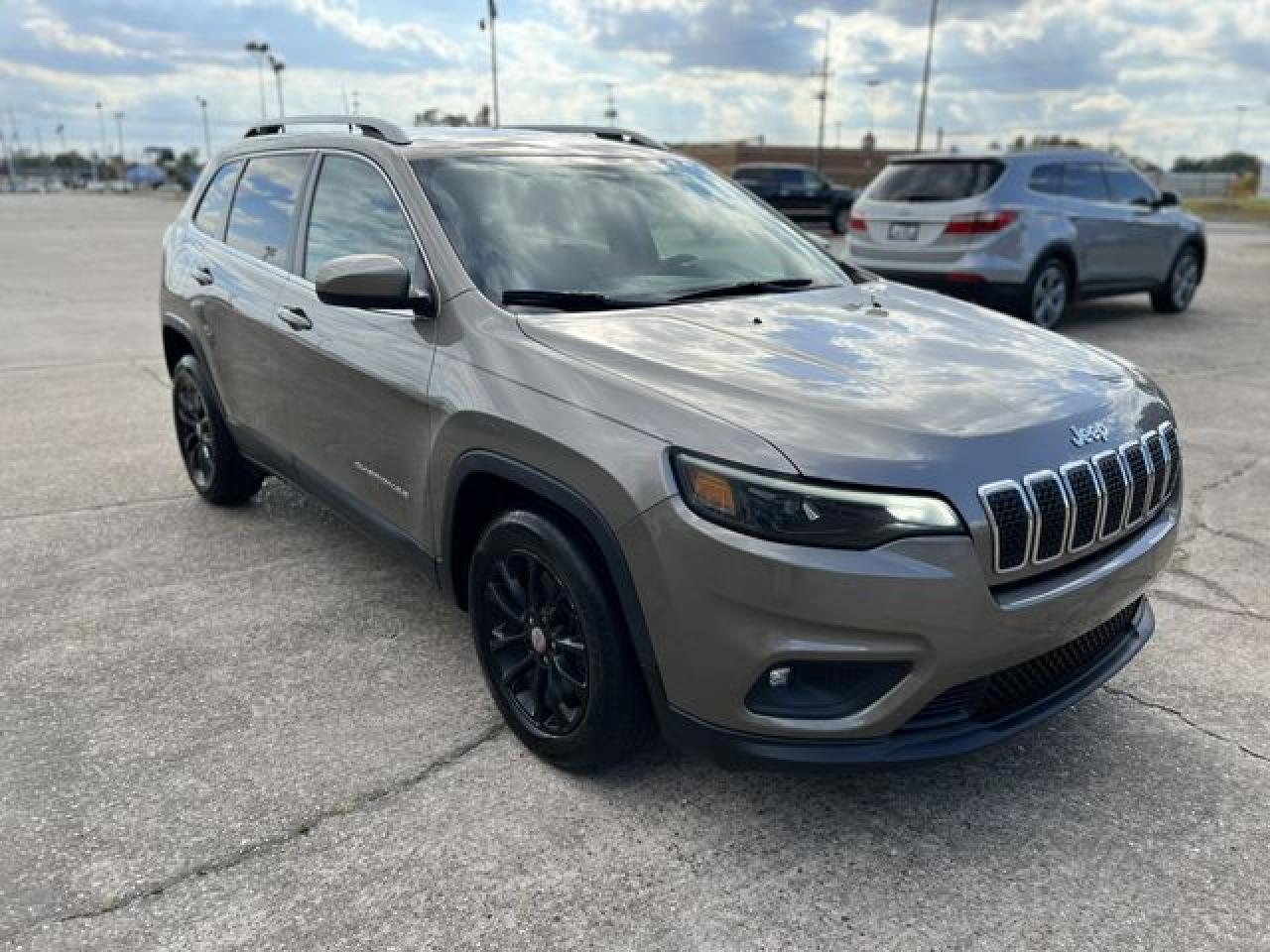 2019 Jeep Cherokee Latitude Plus - Image 4
