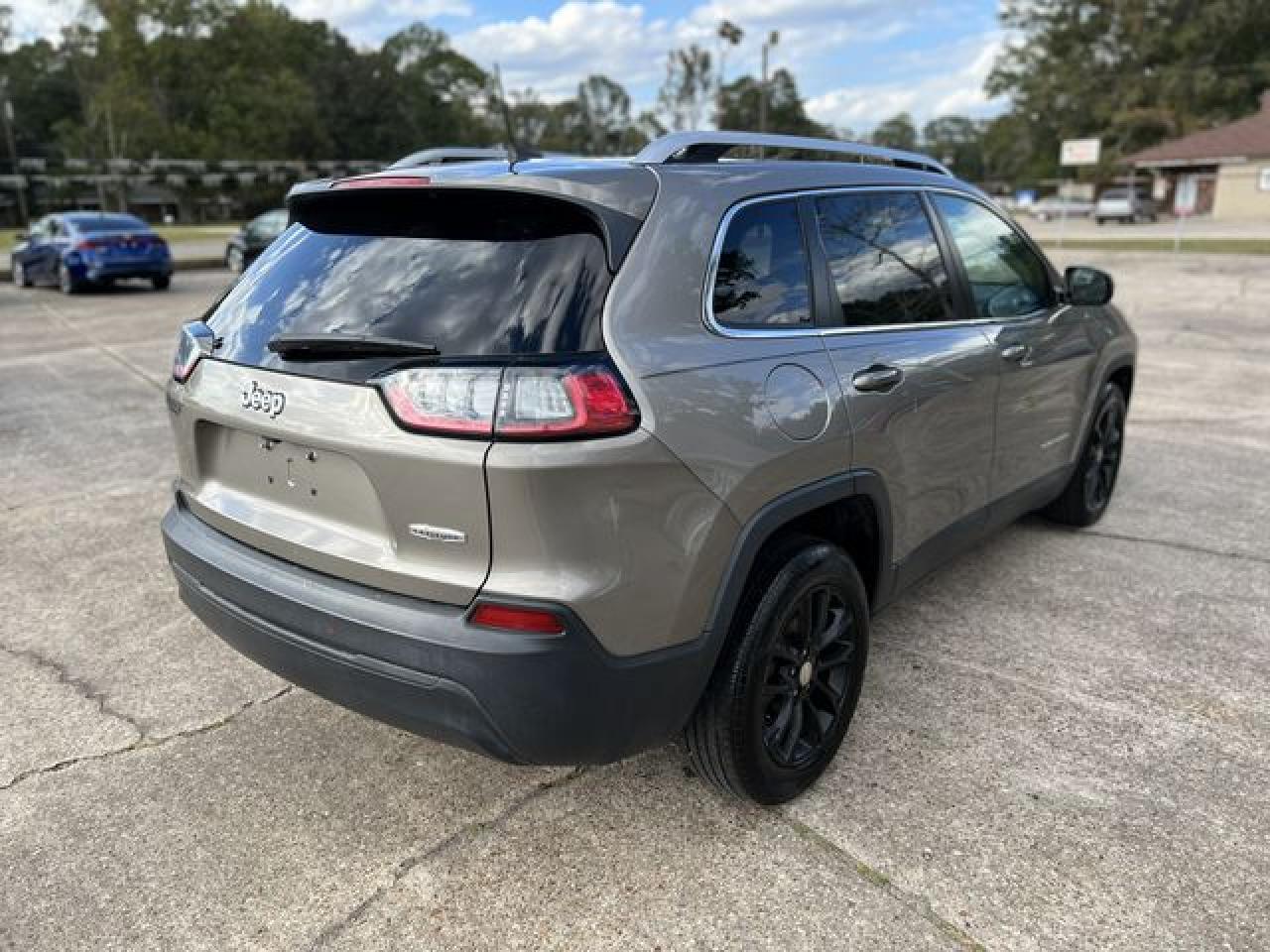 2019 Jeep Cherokee Latitude Plus - Image 3