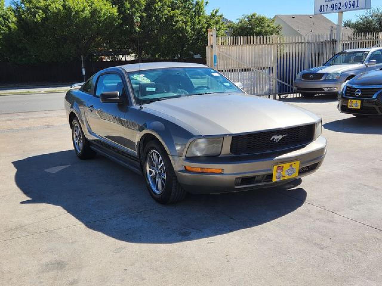 2005 Ford Mustang - Image 5