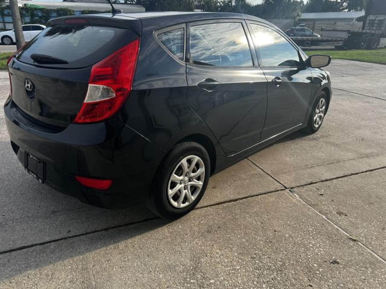 2014 Hyundai Accent Gls - Image 5