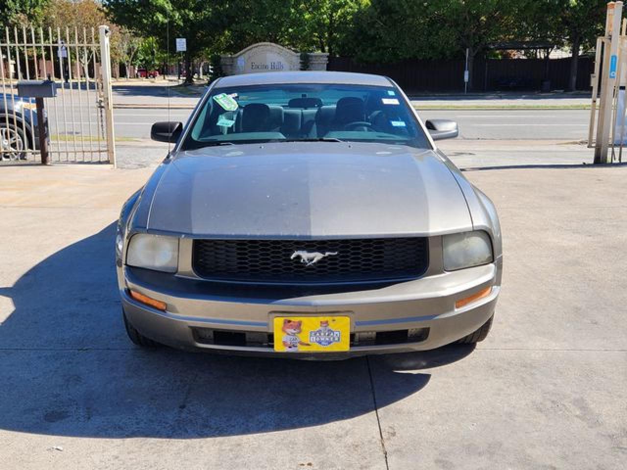 2005 Ford Mustang - Image 4