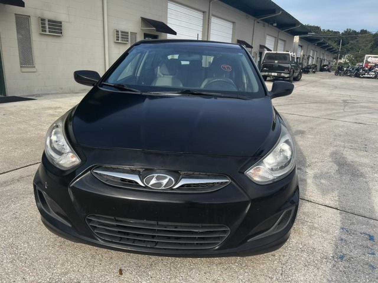 2014 Hyundai Accent Gls - Image 2