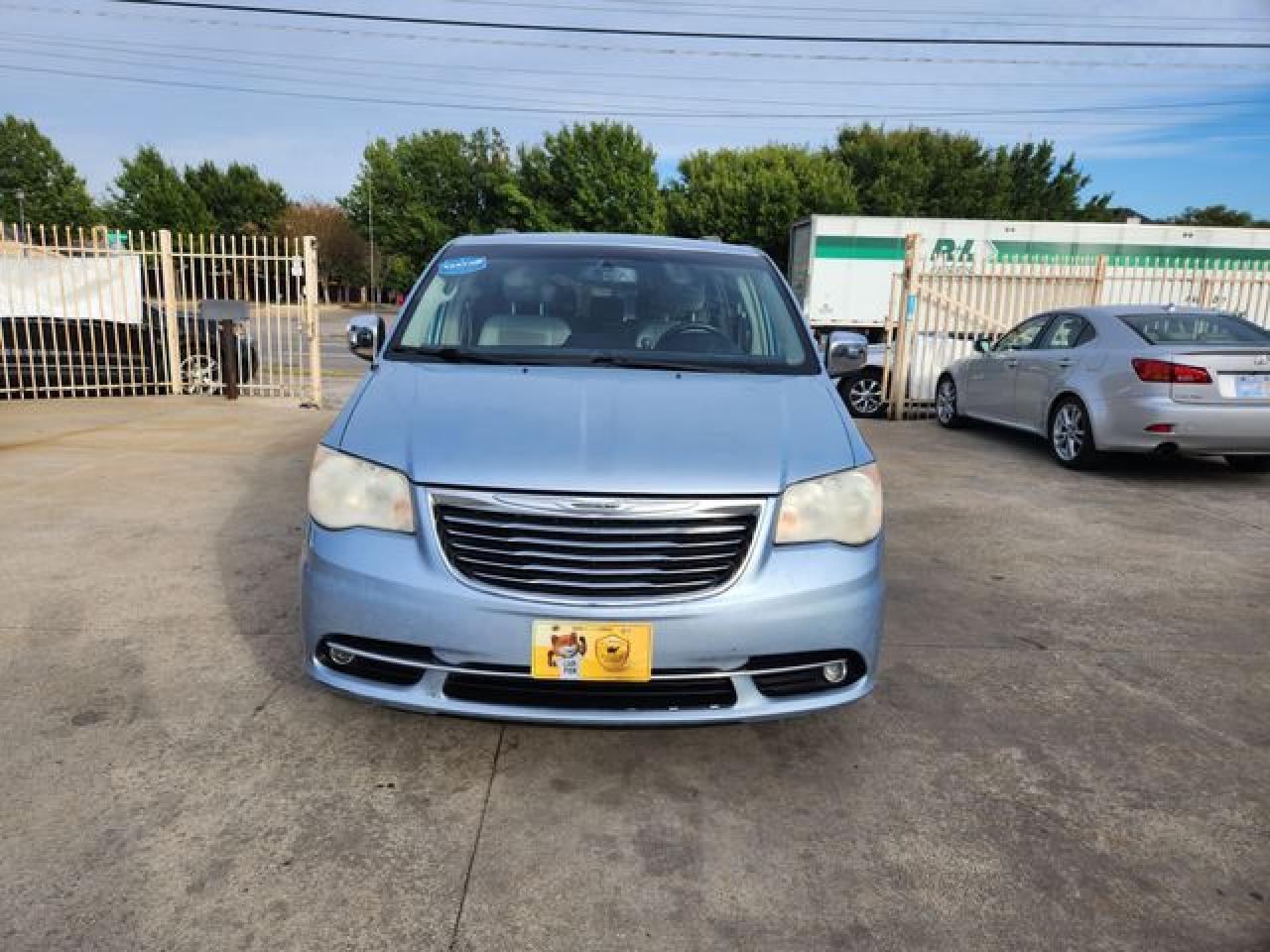 2013 Chrysler Town & Country Touring L - Image 3