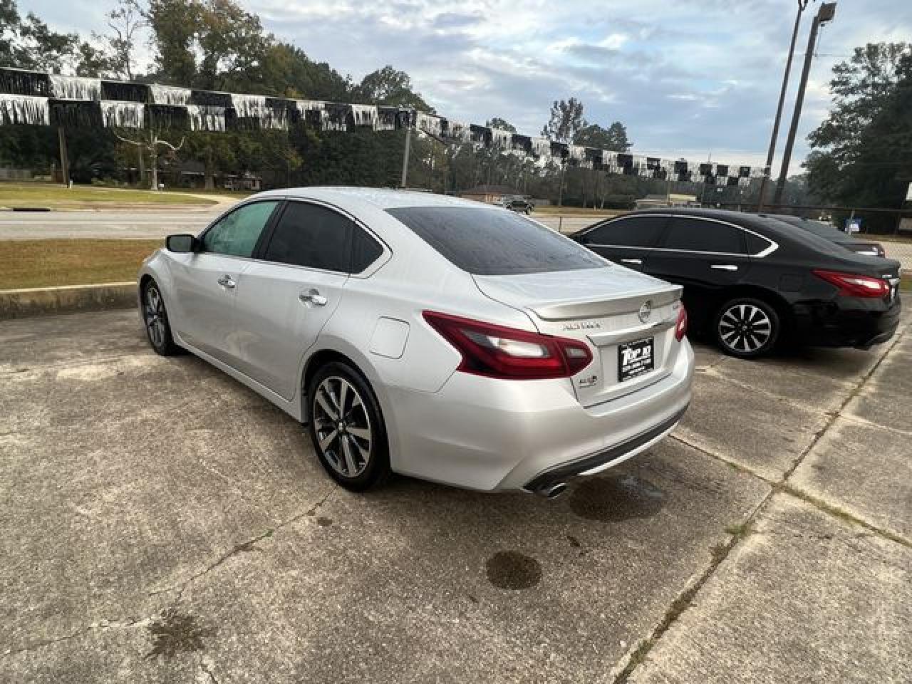 2017 Nissan Altima 3.5Sl - Image 2