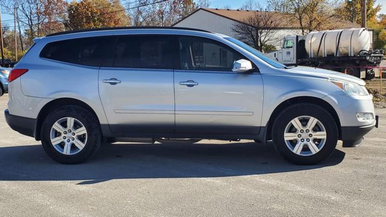 2010 Chevrolet Traverse Lt - Image 2
