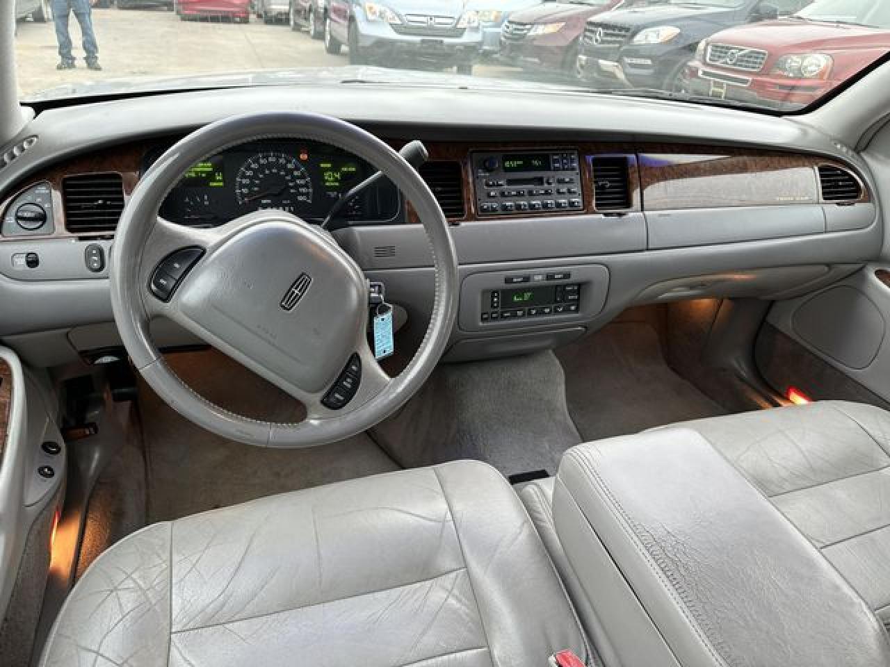 2001 Lincoln Town Car Executive - Фото 3