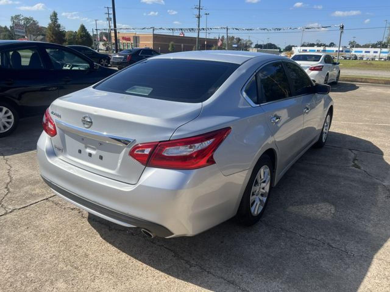 2017 Nissan Altima 2.5 - Image 3