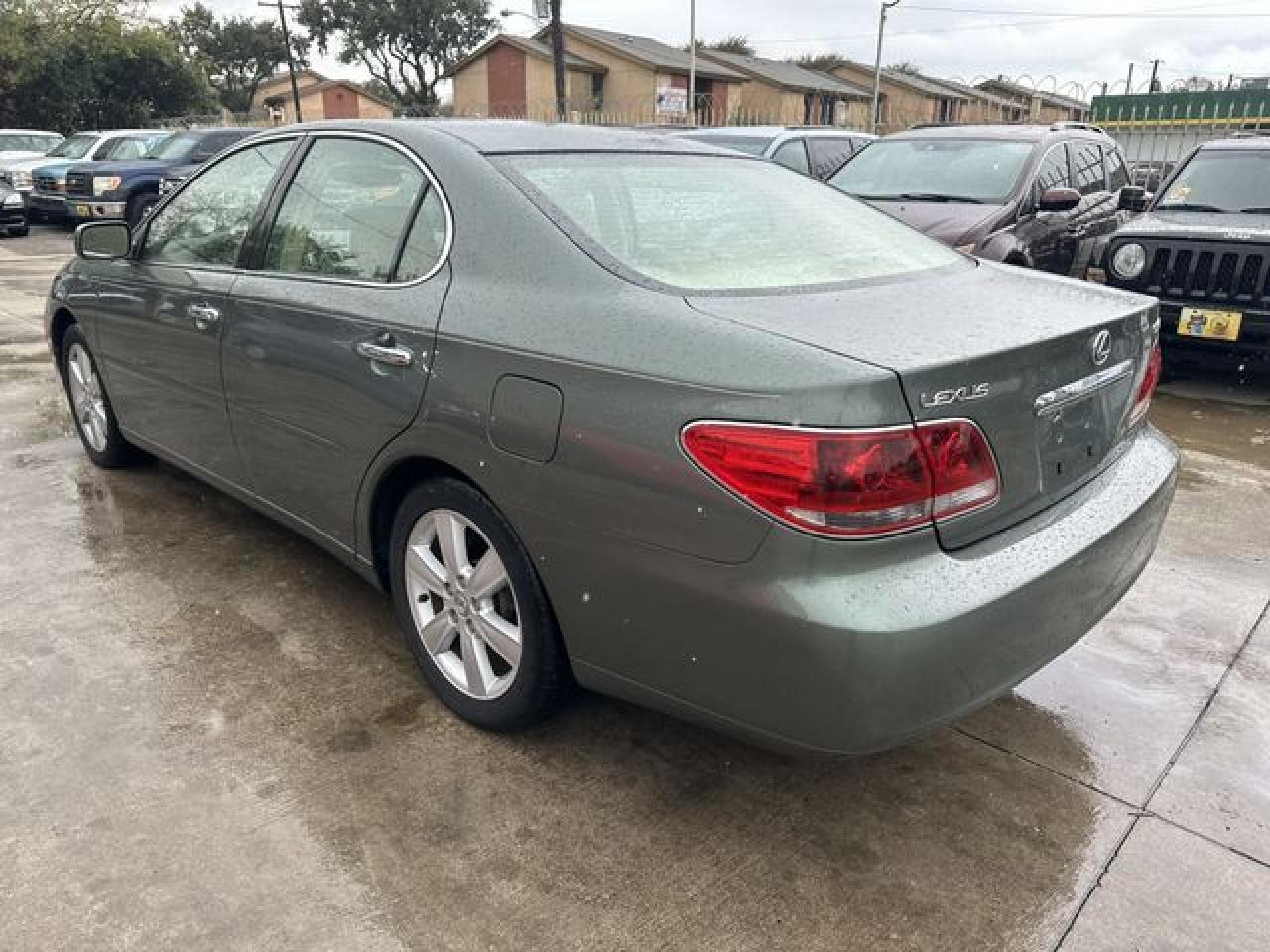 2005 Lexus Es 330 - Image 2