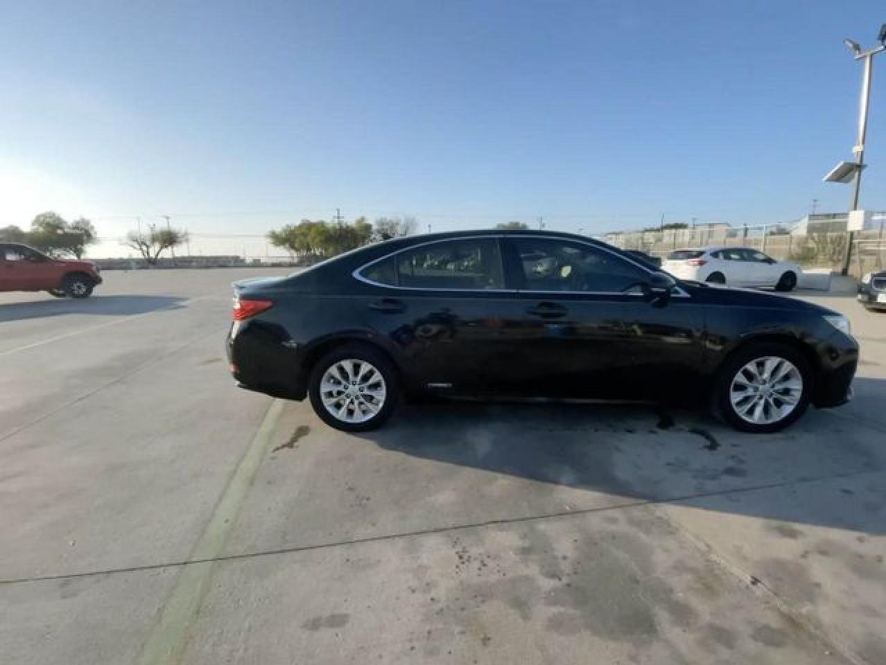 2014 Lexus Es 300H - Фото 5