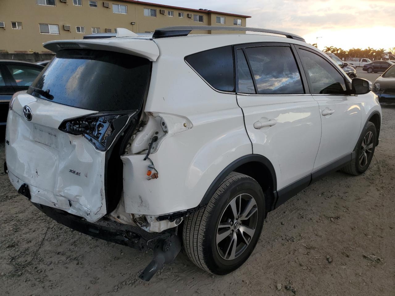 2017 TOYOTA RAV4 XLE - Фото 3