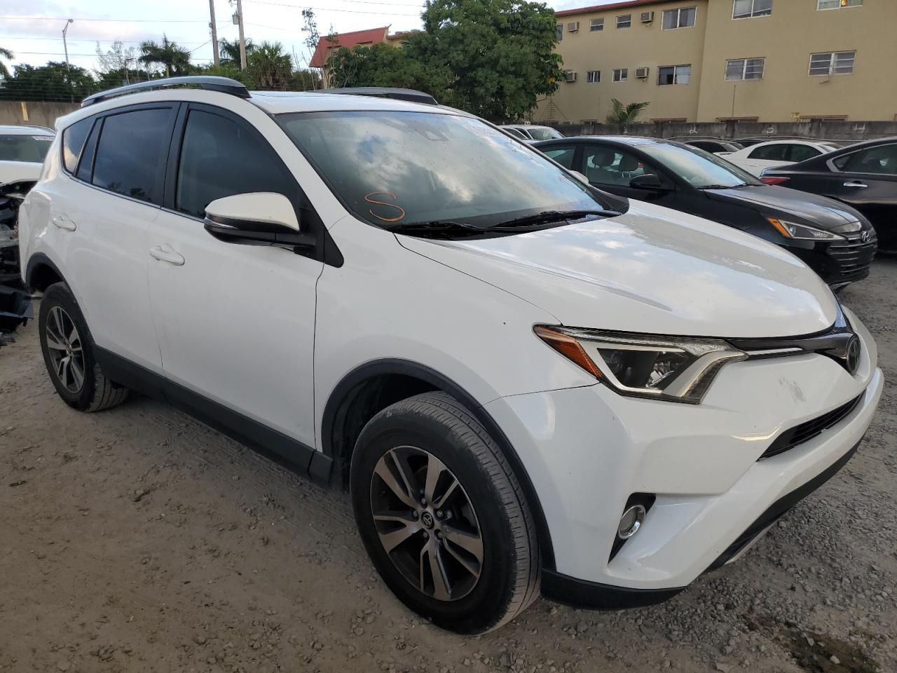 2017 TOYOTA RAV4 XLE - Фото 4