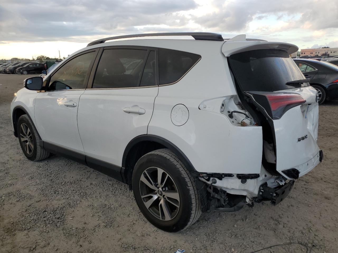 2017 TOYOTA RAV4 XLE - Фото 2