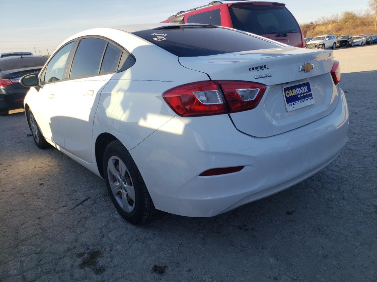 2018 Chevrolet Cruze Ls - Фото 2
