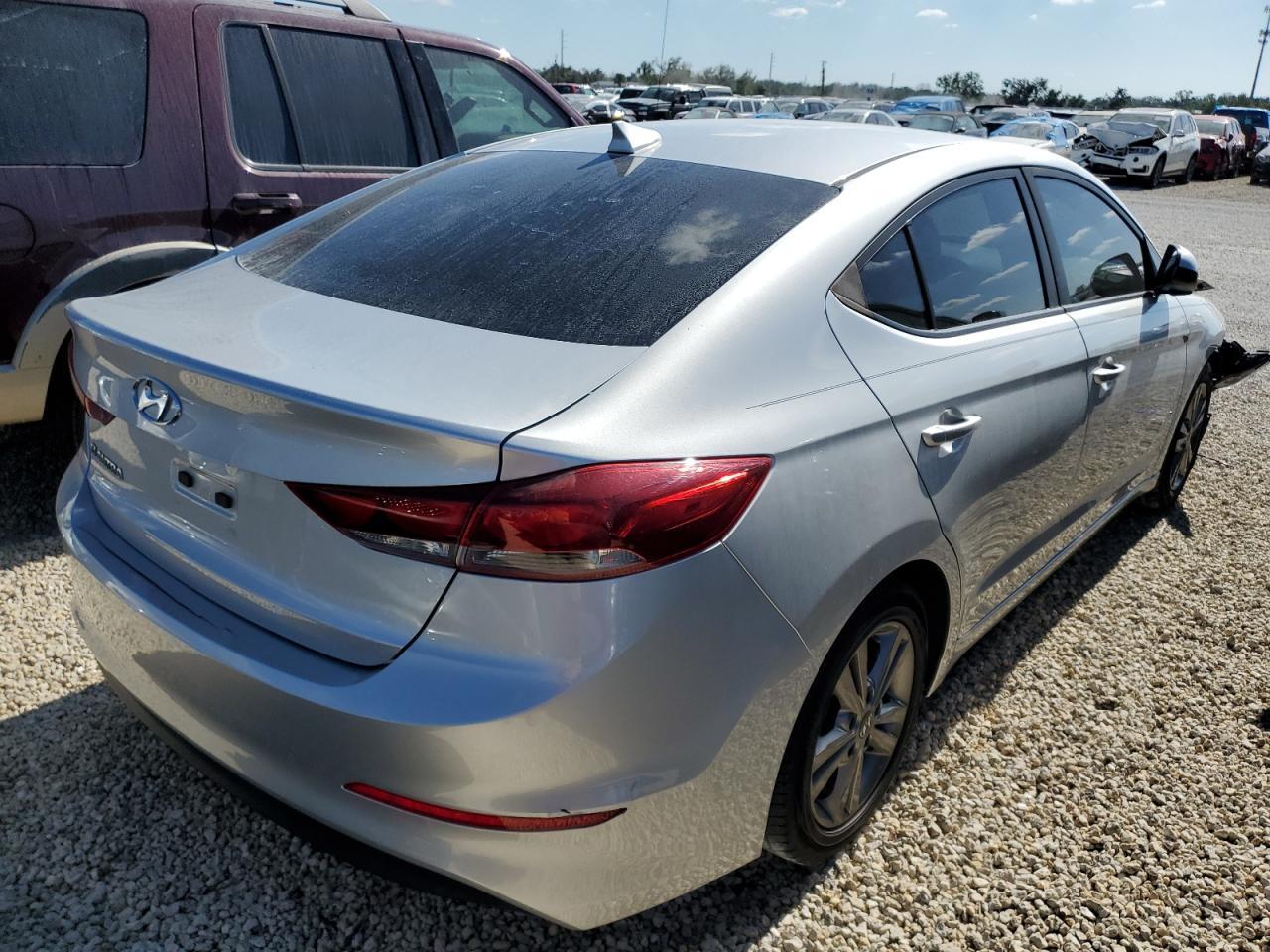 2018 HYUNDAI ELANTRA SE - Фото 3