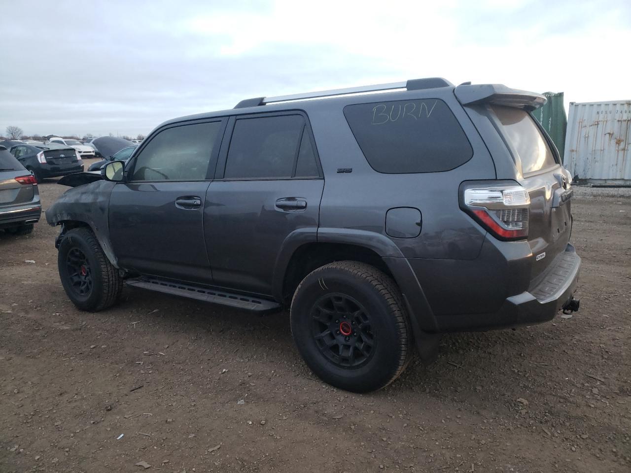 2022 TOYOTA 4RUNNER SR - Фото 2