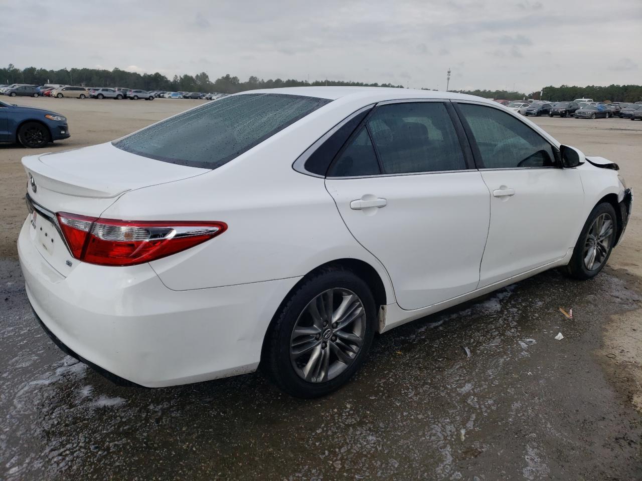 2015 TOYOTA CAMRY LE - Image 3