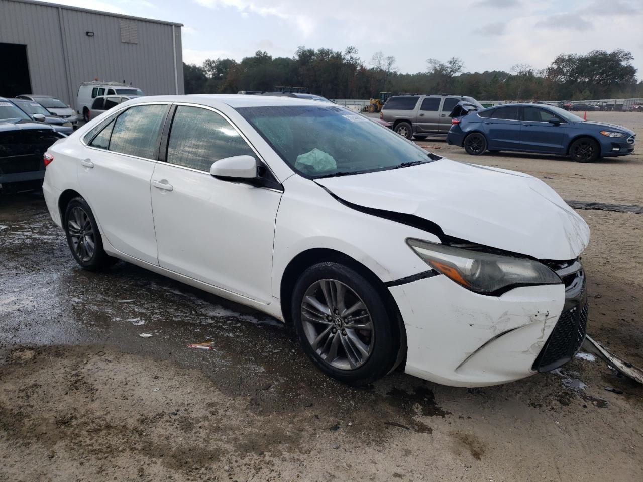 2015 TOYOTA CAMRY LE - Image 4