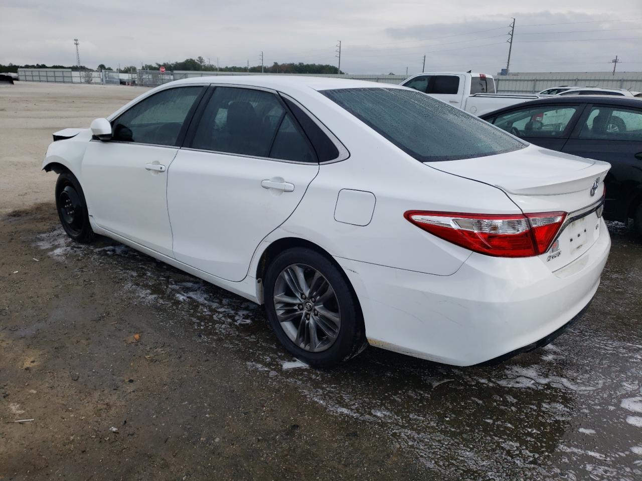 2015 TOYOTA CAMRY LE - Image 2