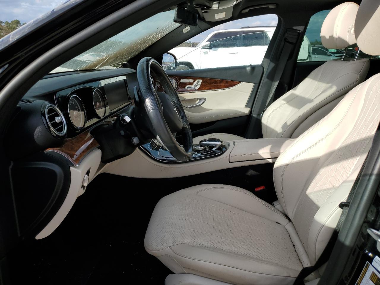 2017 Mercedes-Benz E 300 - Фото 7