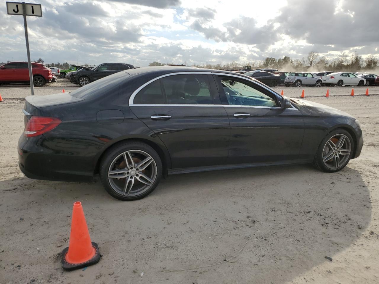 2017 Mercedes-Benz E 300 - Фото 3