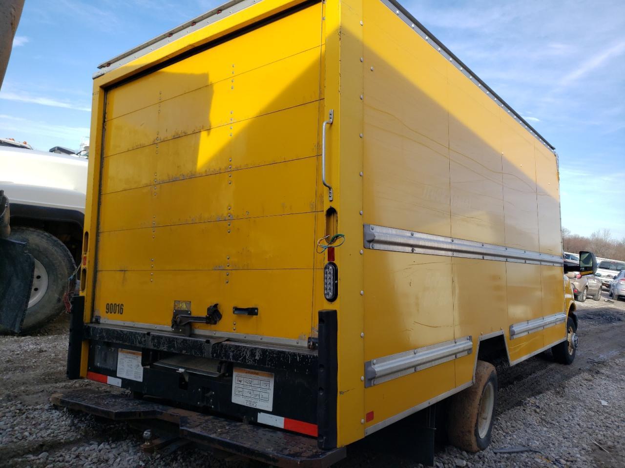 2014 GMC Savana Cutaway G3500 - Image 4