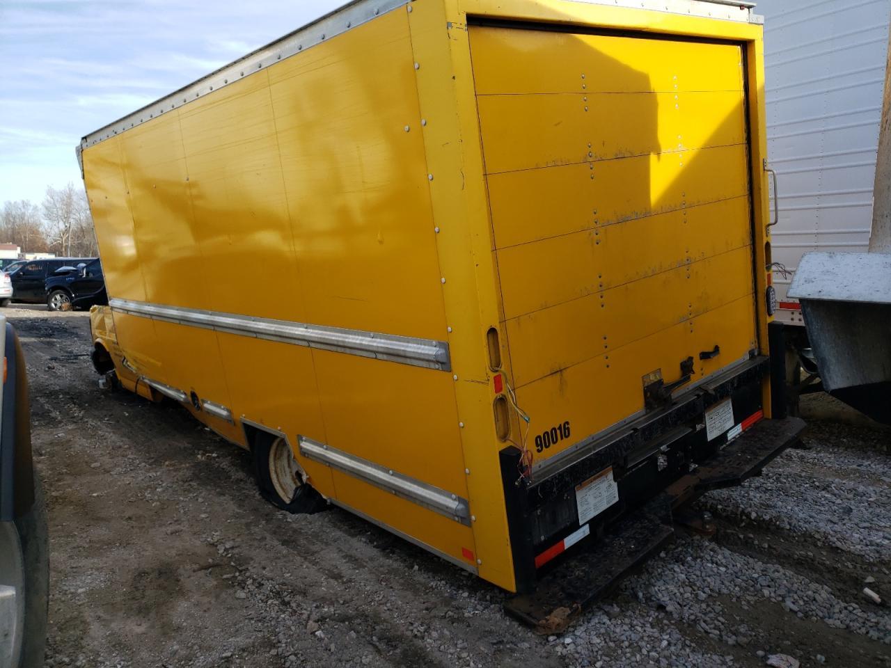 2014 GMC Savana Cutaway G3500 - Image 3