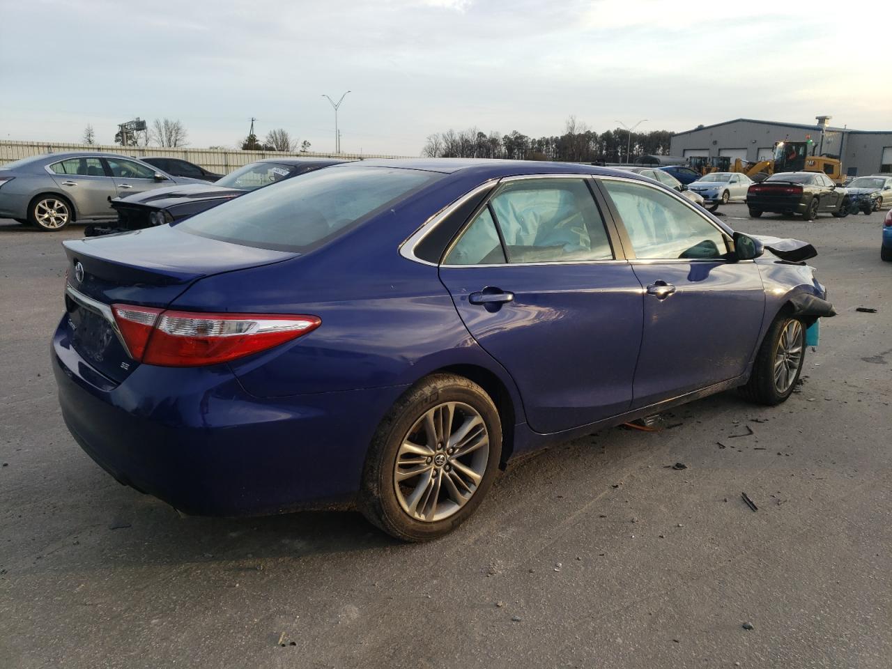 2016 TOYOTA CAMRY LE - Фото 3