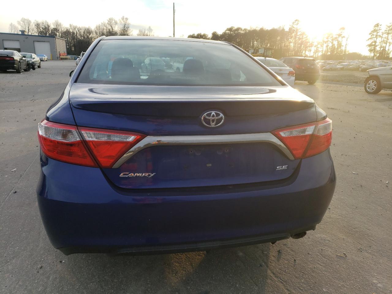 2016 TOYOTA CAMRY LE - Фото 6