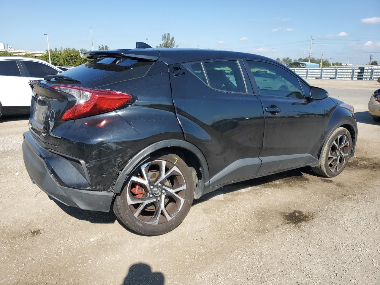 2019 TOYOTA C-HR XLE - Фото 3
