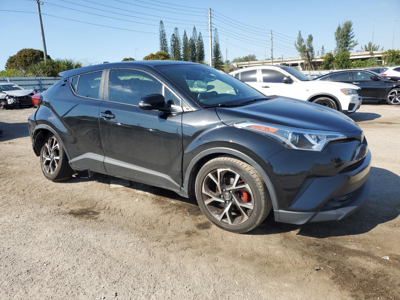 2019 TOYOTA C-HR XLE - Фото 4