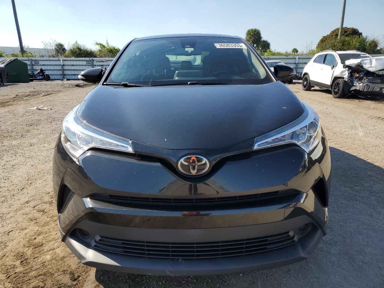 2019 TOYOTA C-HR XLE - Фото 5
