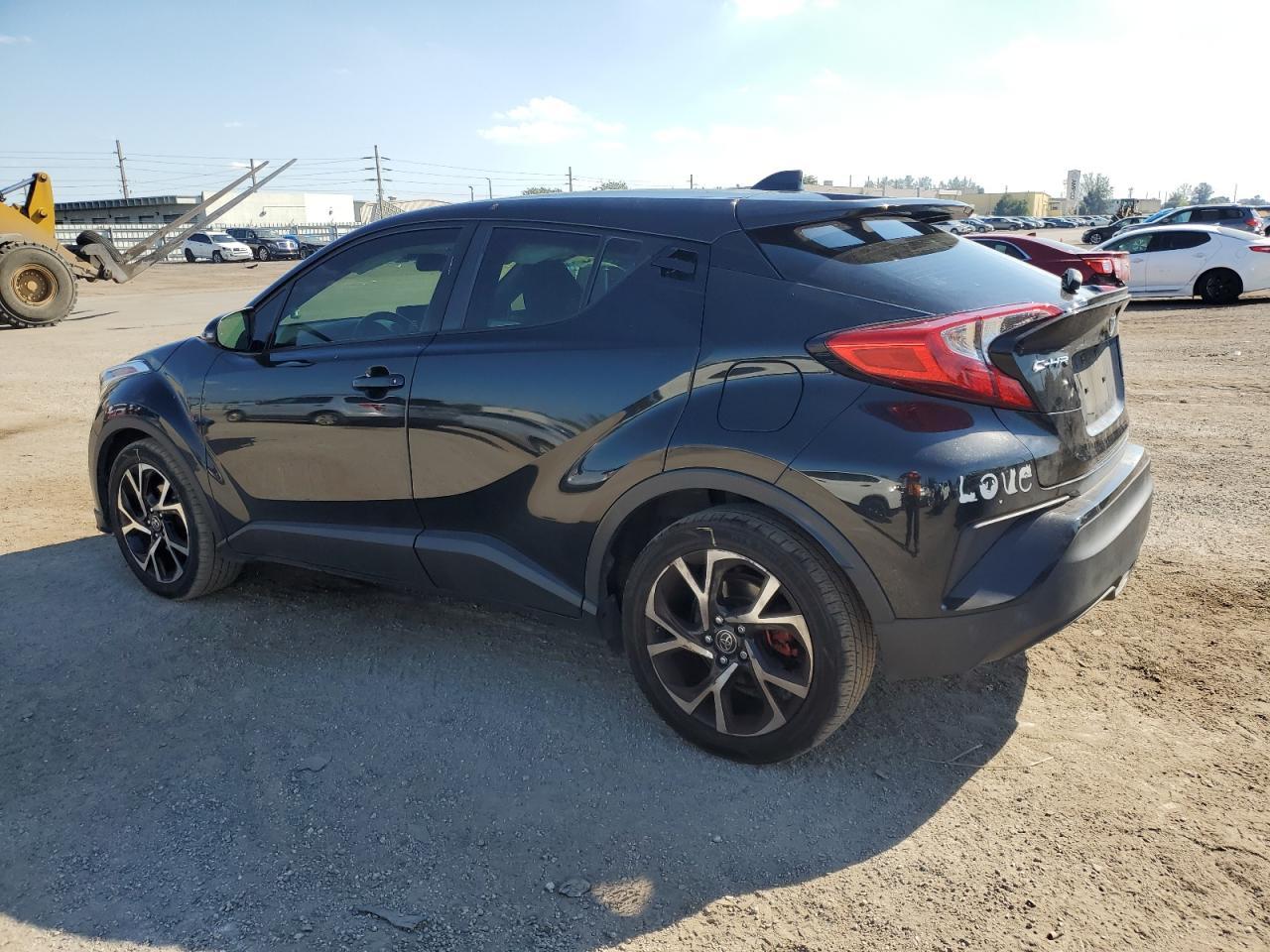 2019 TOYOTA C-HR XLE - Фото 2
