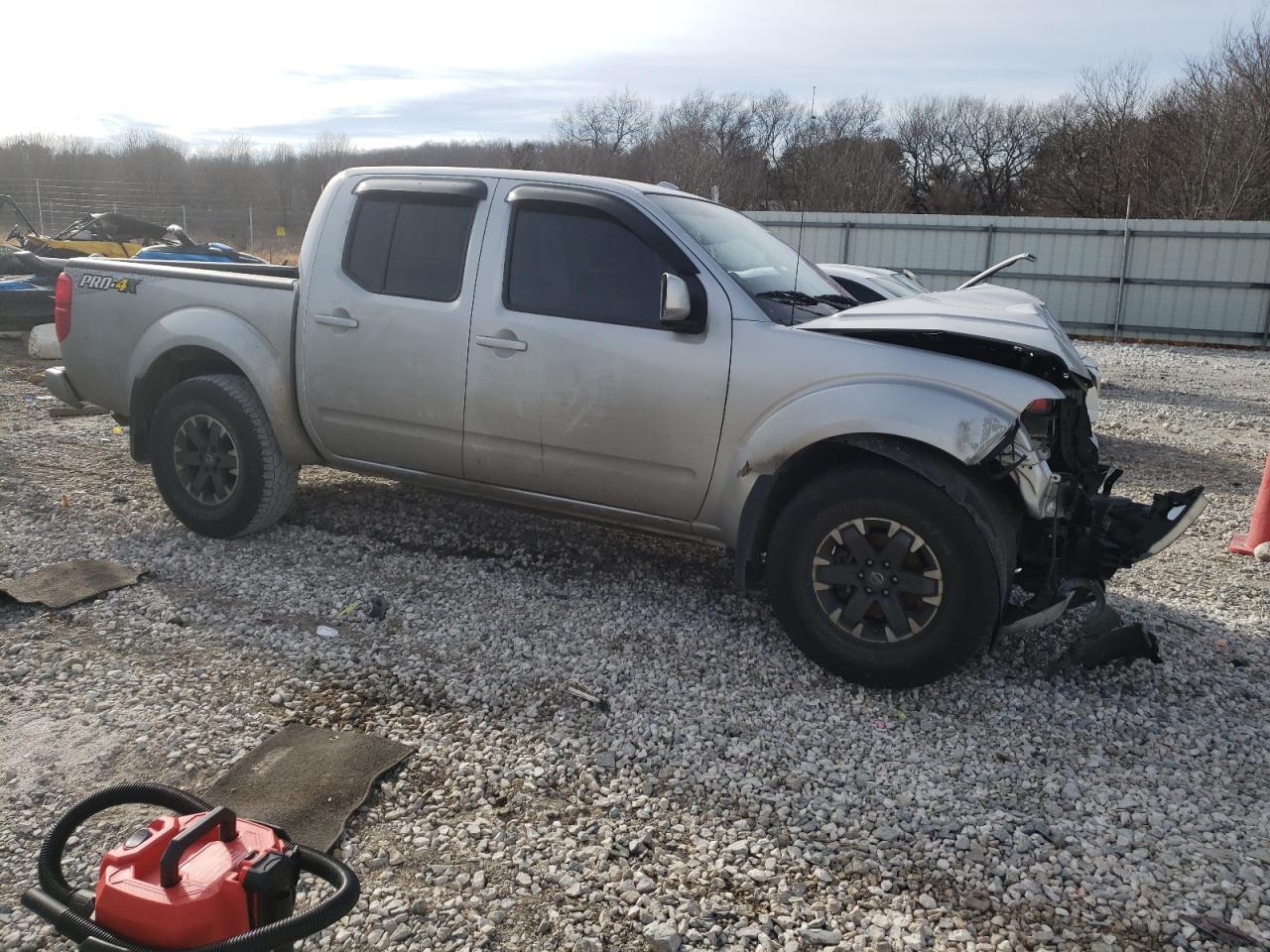 2017 NISSAN FRONTIER S - Image 4
