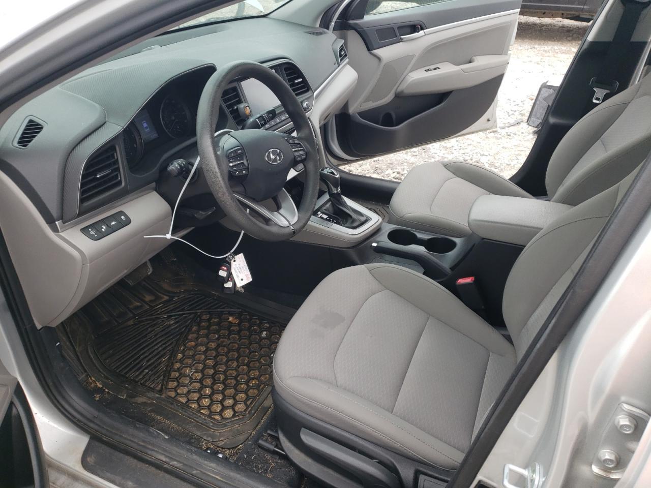 2019 HYUNDAI ELANTRA SE - Фото 7