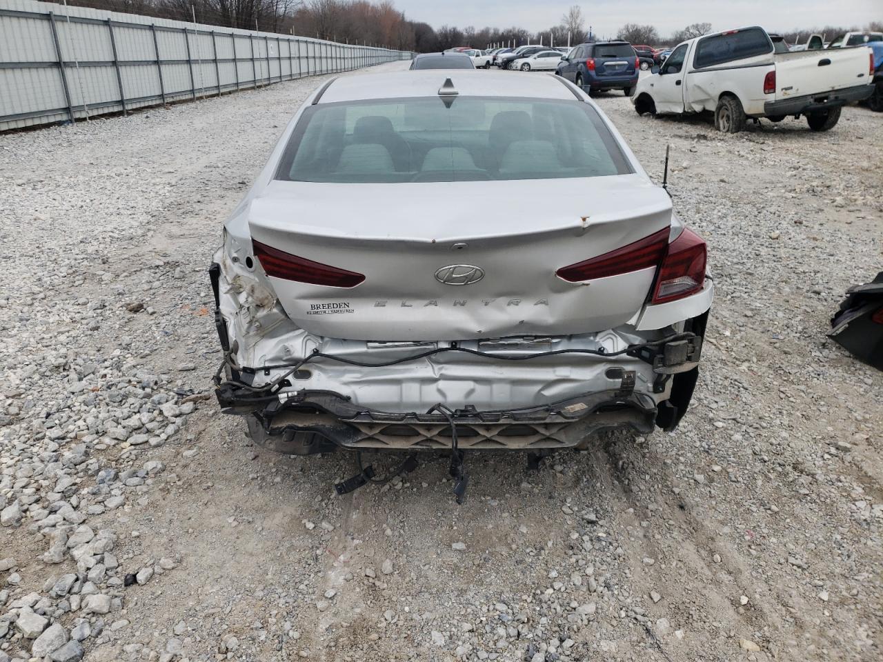 2019 HYUNDAI ELANTRA SE - Фото 6