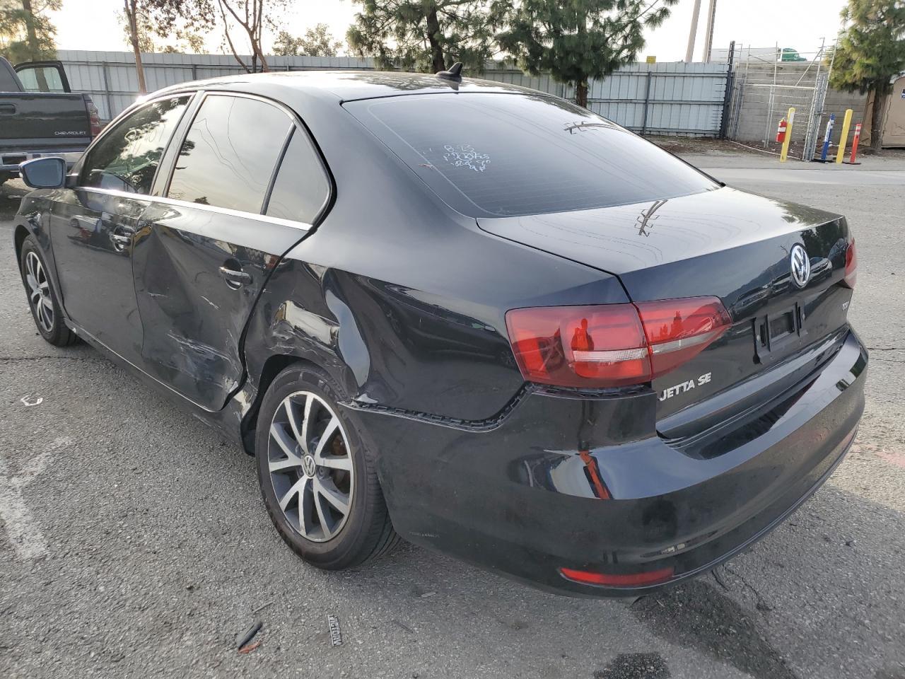 2017 VOLKSWAGEN JETTA SE - Image 2