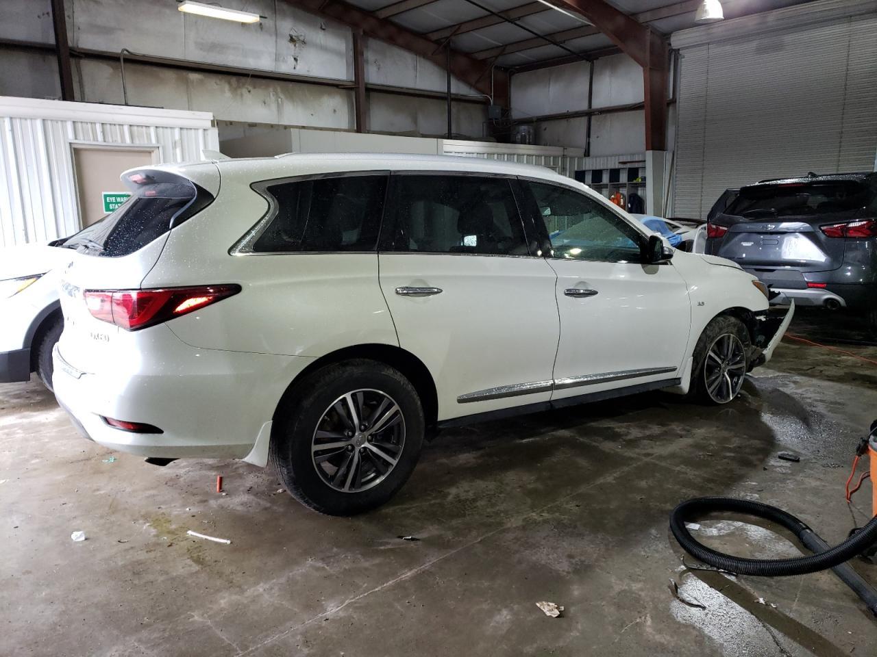 2019 INFINITI QX60 LUXE - Image 3