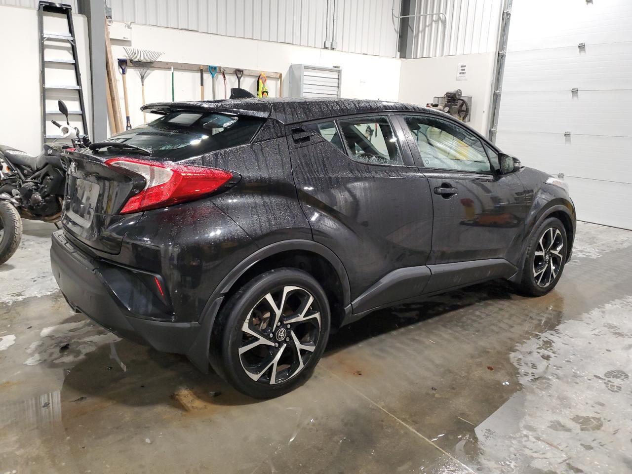 2019 TOYOTA C-HR XLE - Image 3