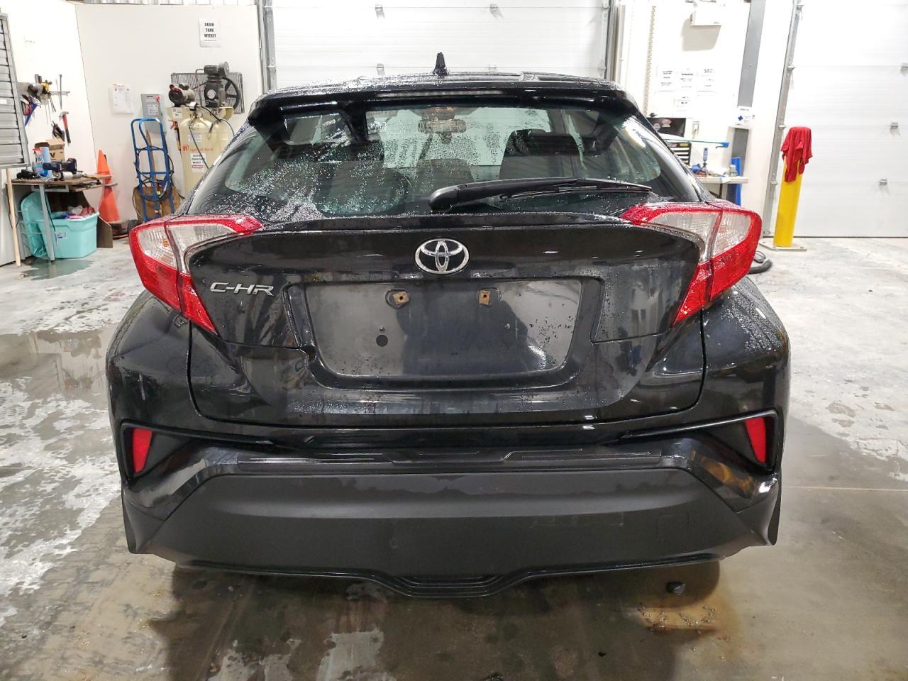 2019 TOYOTA C-HR XLE - Image 6