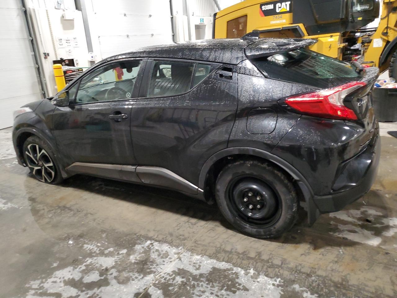2019 TOYOTA C-HR XLE - Image 2